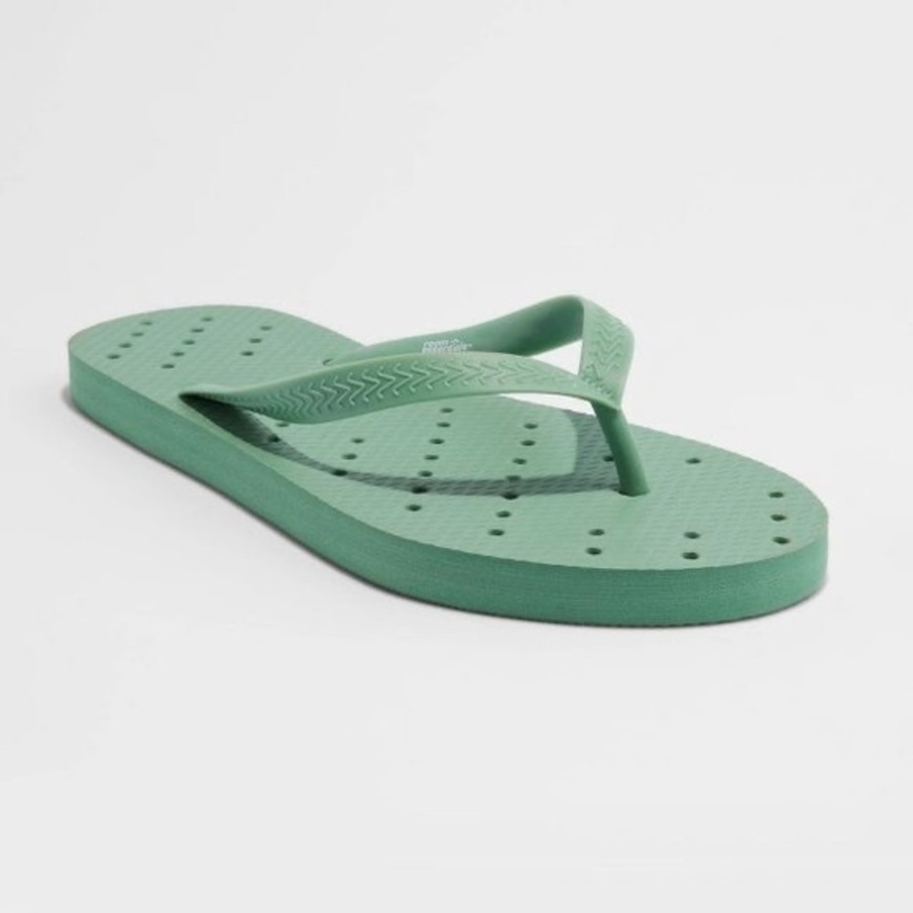 Women’s Room Essentials Green Flip Flops, NWT